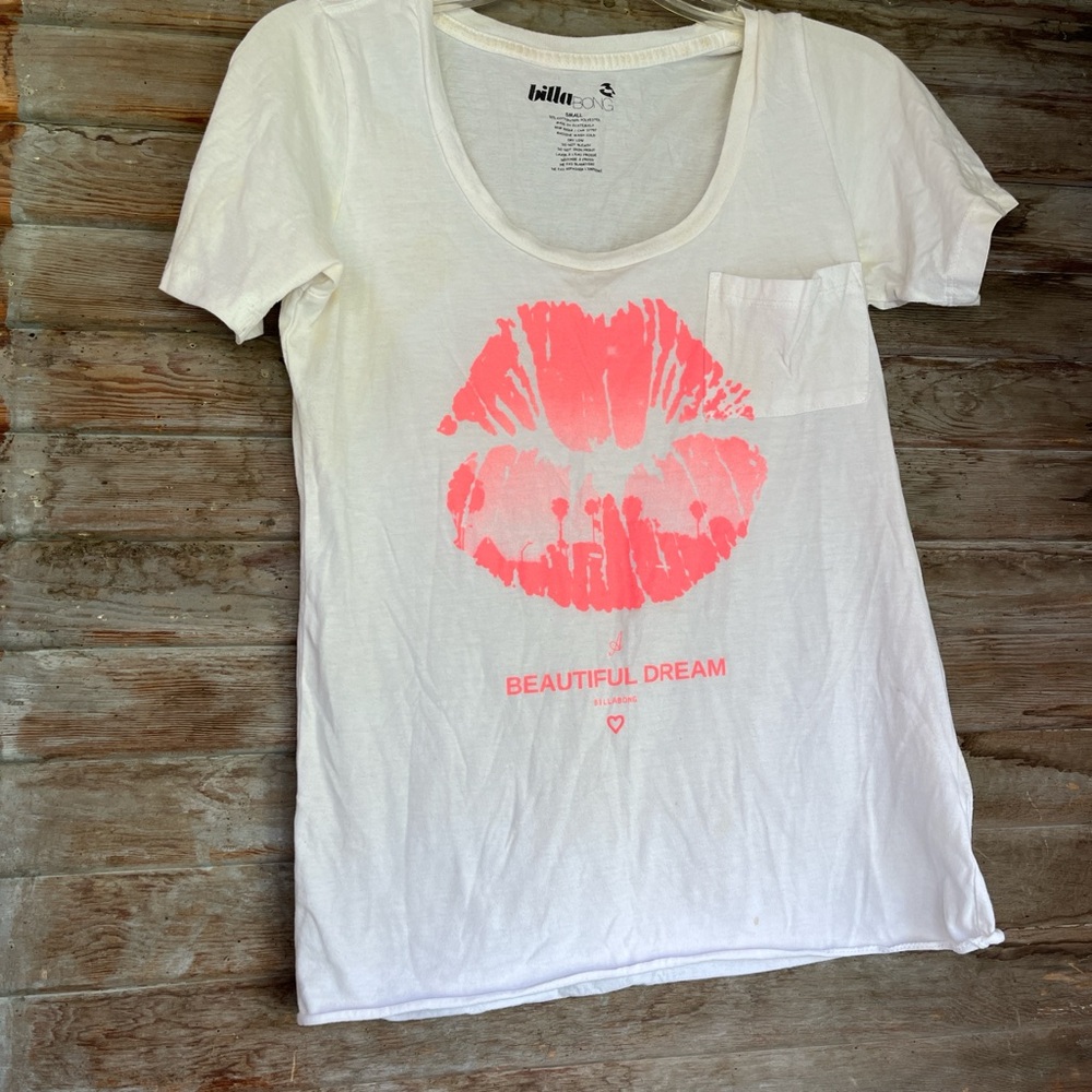 Billabong White Crew Neck Tee with lip print
